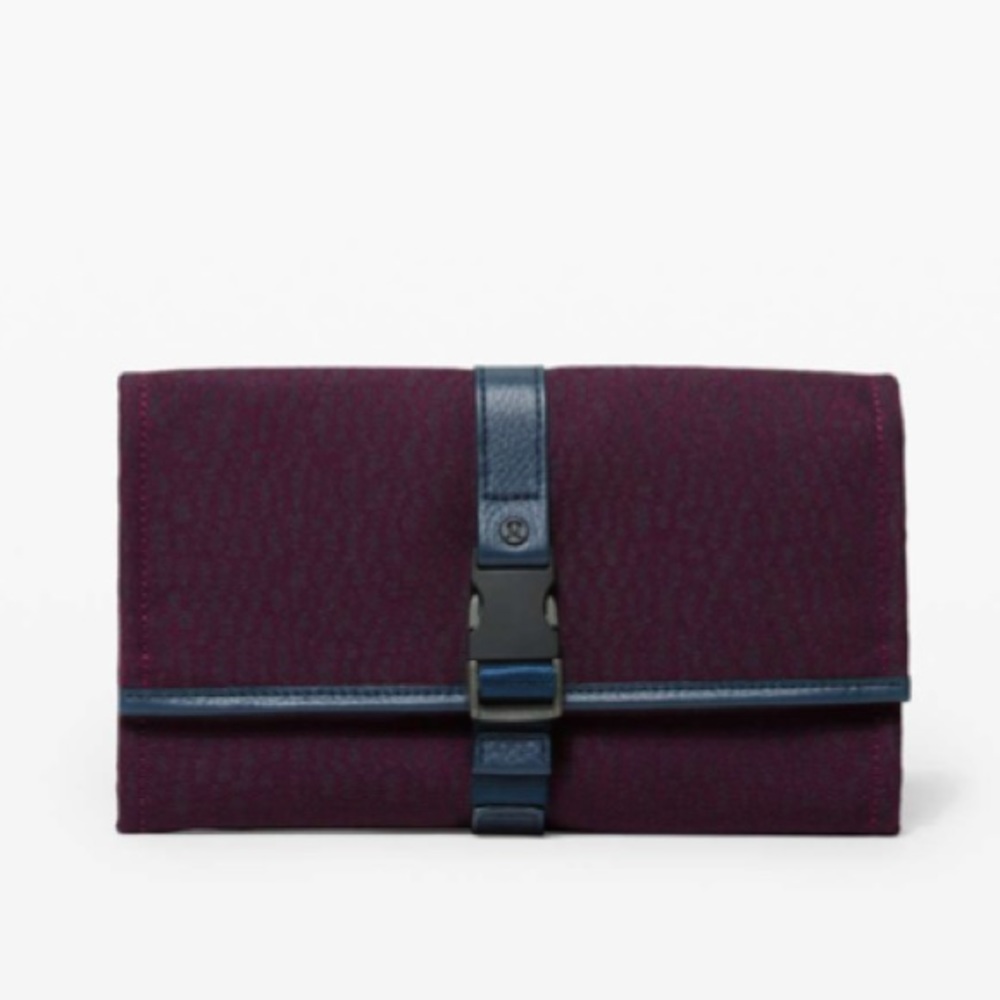Lululemon NWT Minimalist Athletic Athleisure RARE Test of Time Travel Wallet